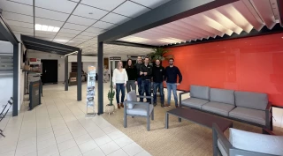Une pergola bioclimatique en projet ? La Boutique du Store vous offre l’éclairage led !