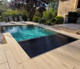 Profession Jardinier prend soin de votre extérieur